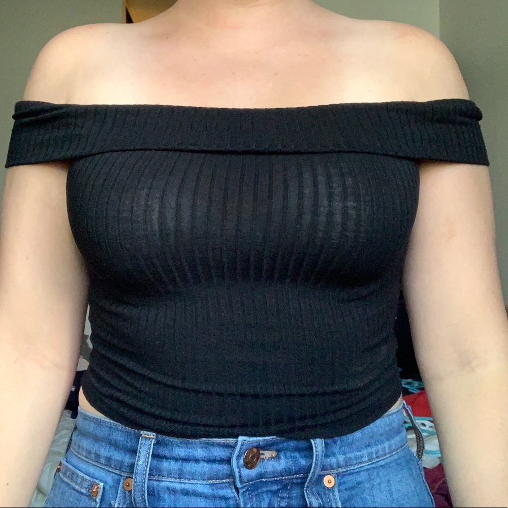 Black off the shoulder ribbed crop top